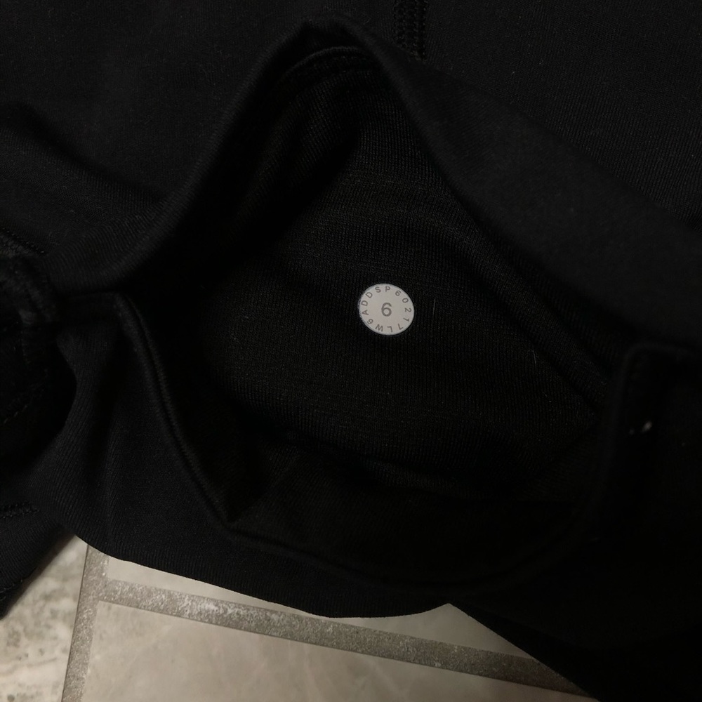 Cropped Capri lululemon leggings with mesh detail